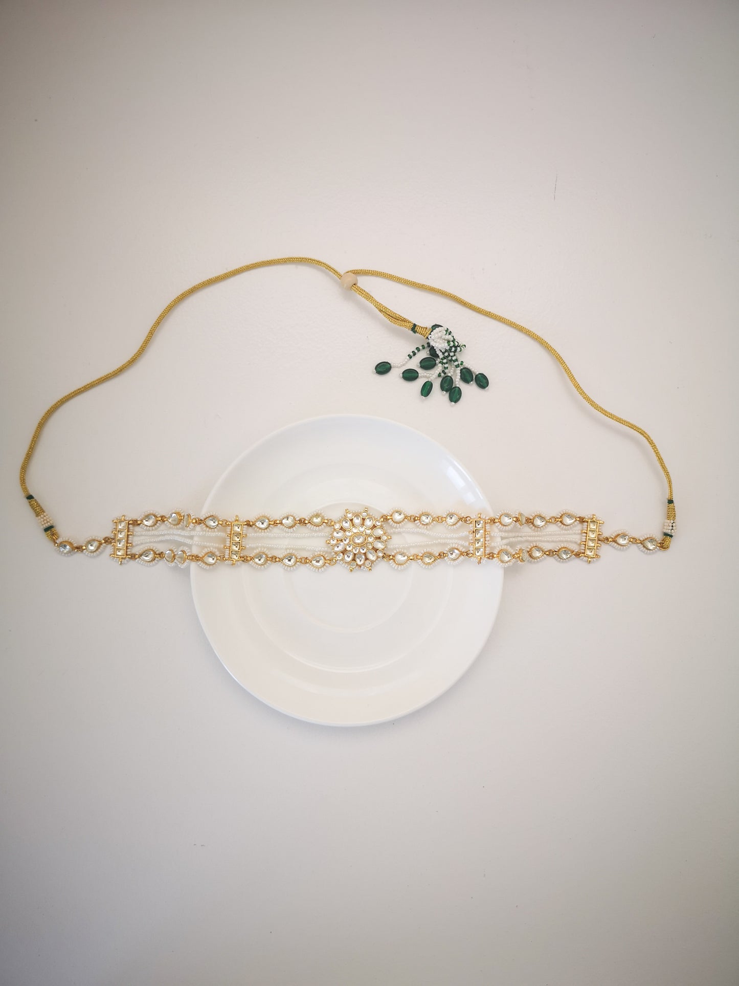 Pachi Kundan Set (earrings and necklace) - Pearls / Beige