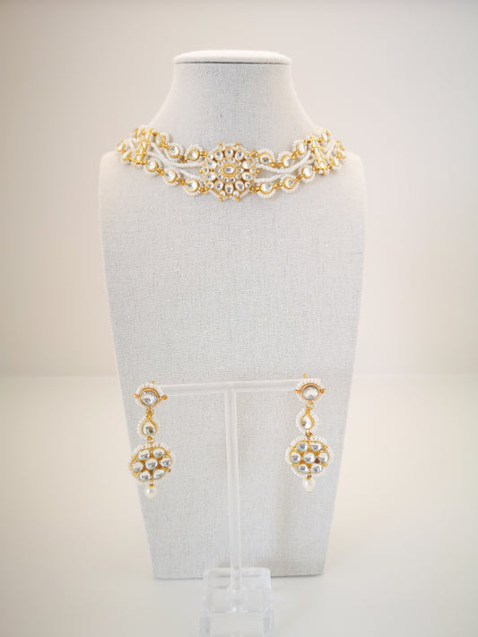 Pachi Kundan Set (earrings and necklace) - Pearls / Beige