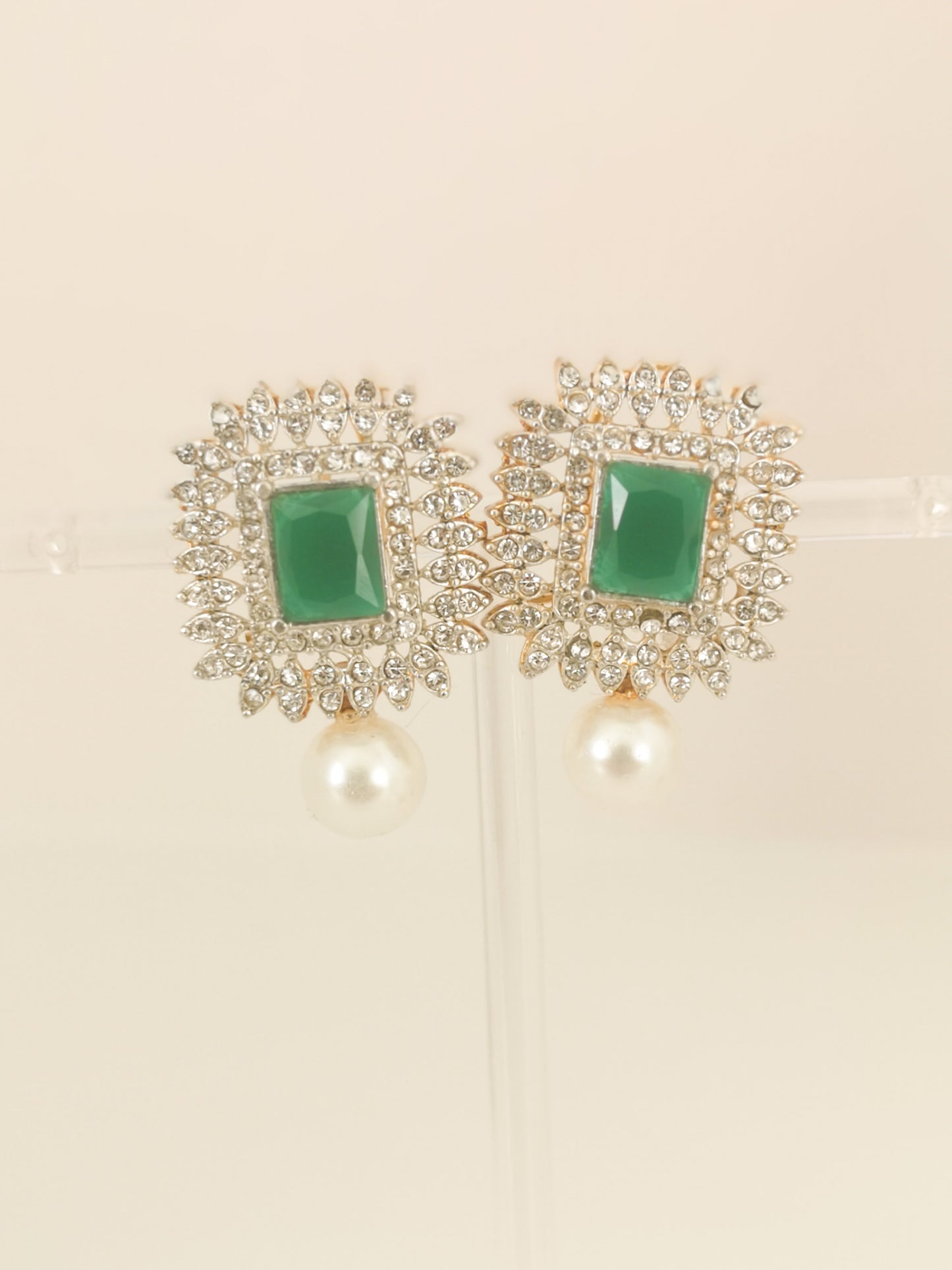 Pearl Choker Set - Dark Green
(Choker Earrings, Pendant Necklace and Teeks)