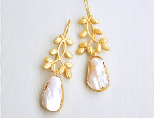 Classic Mimi Freshwater Pearl Earrings - Floral Design