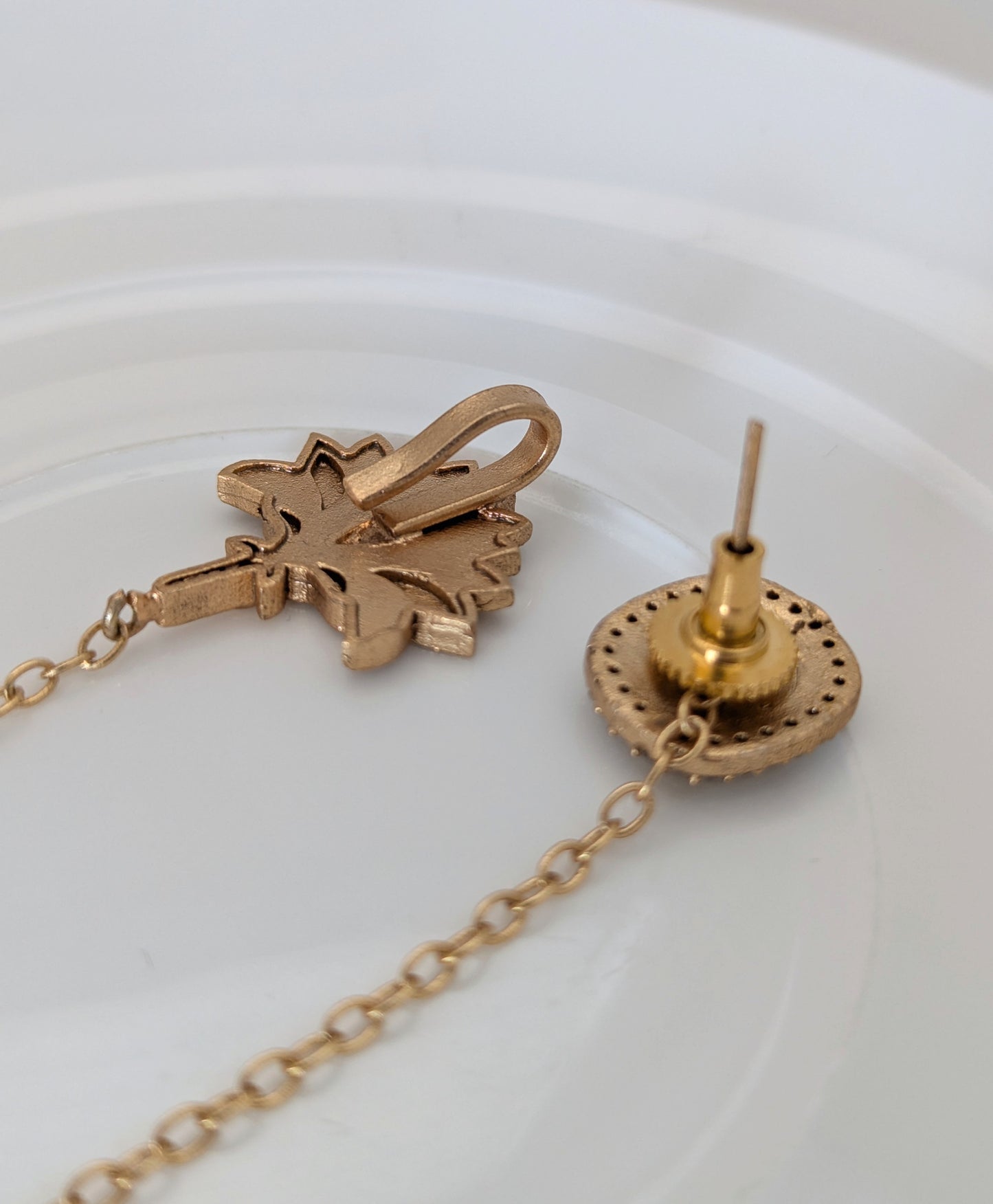 Zarvaash Earrings - Red