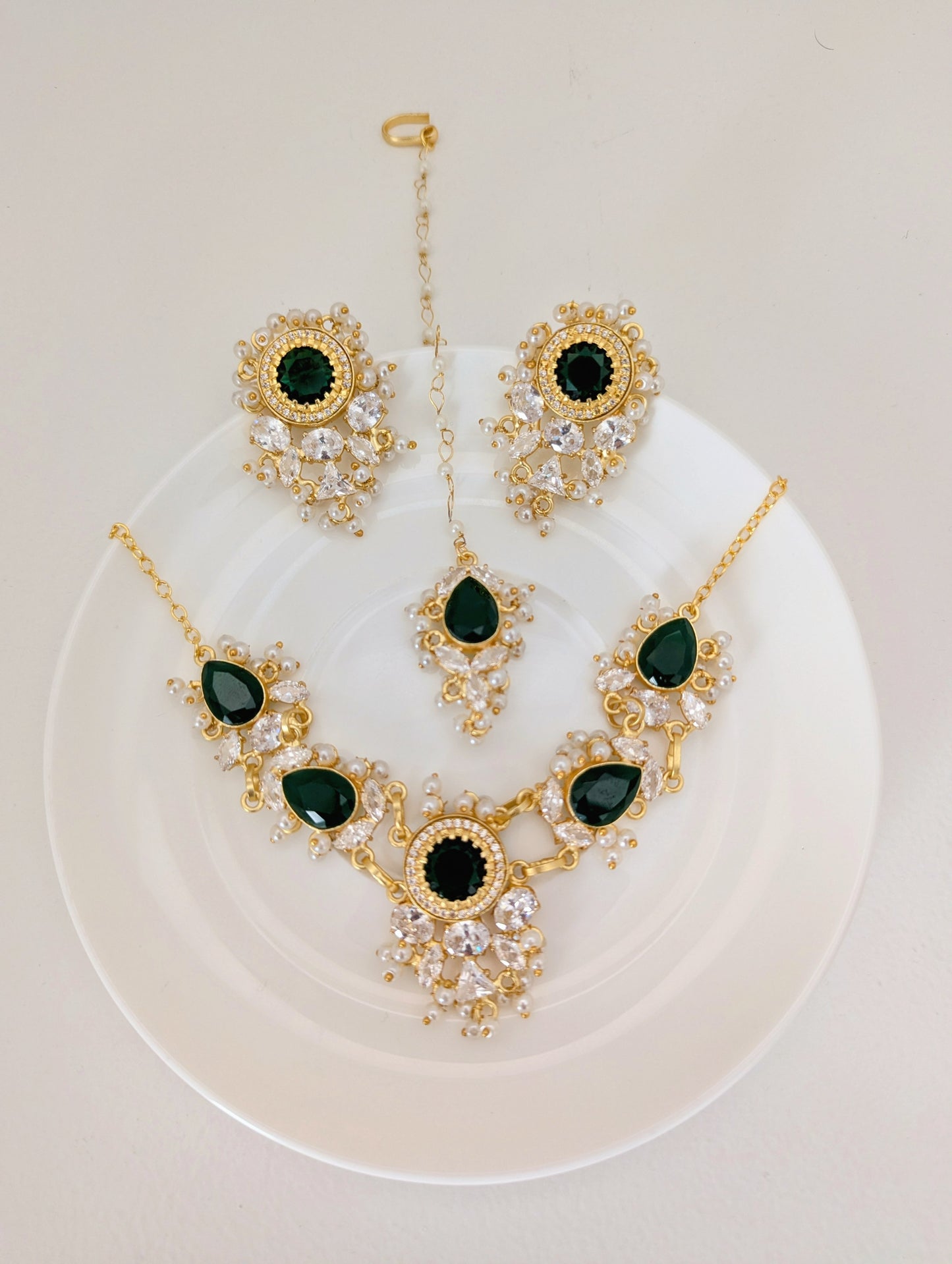 Classic Freshwater Pearl - Emerald Aura