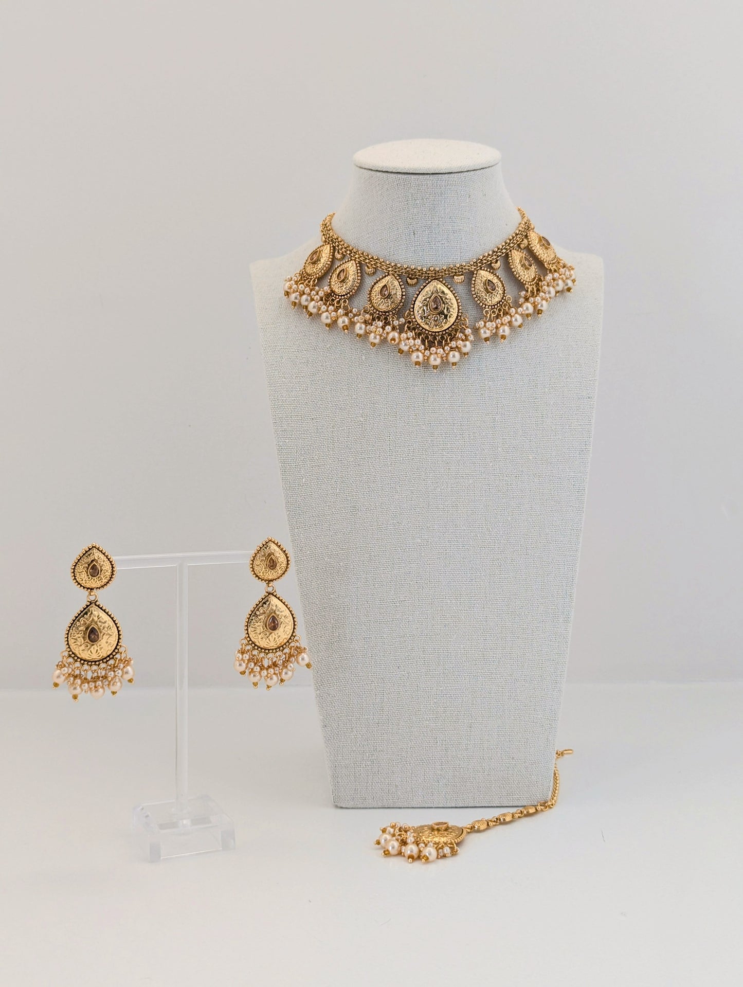 The Golden Aura Set