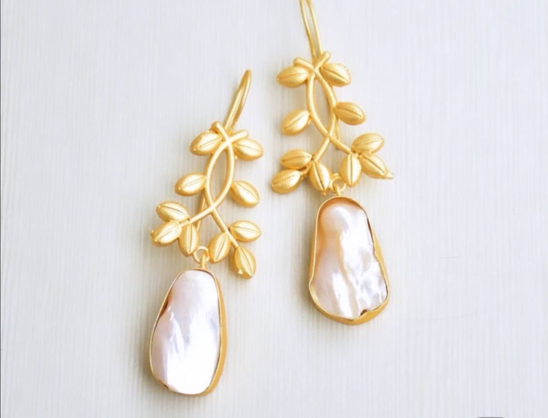 Classic Mimi Freshwater Pearl Earrings - Floral Design