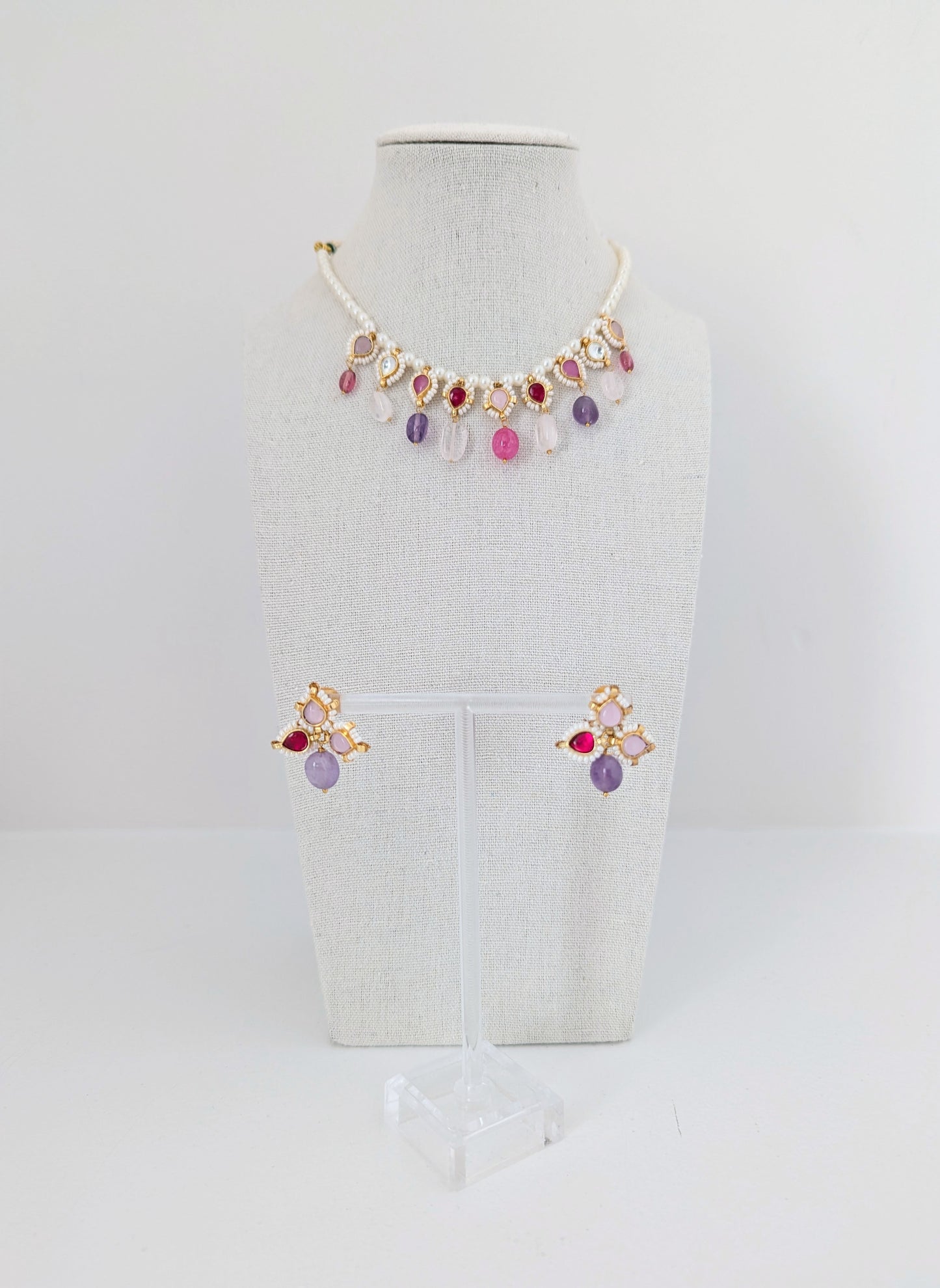 Royal Pearl - Magenta Center