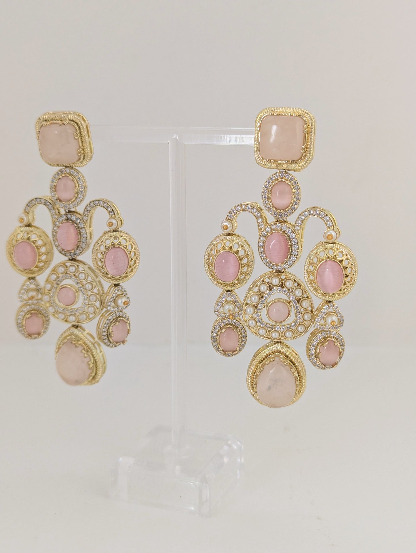 Rosé Aura Chandeliers