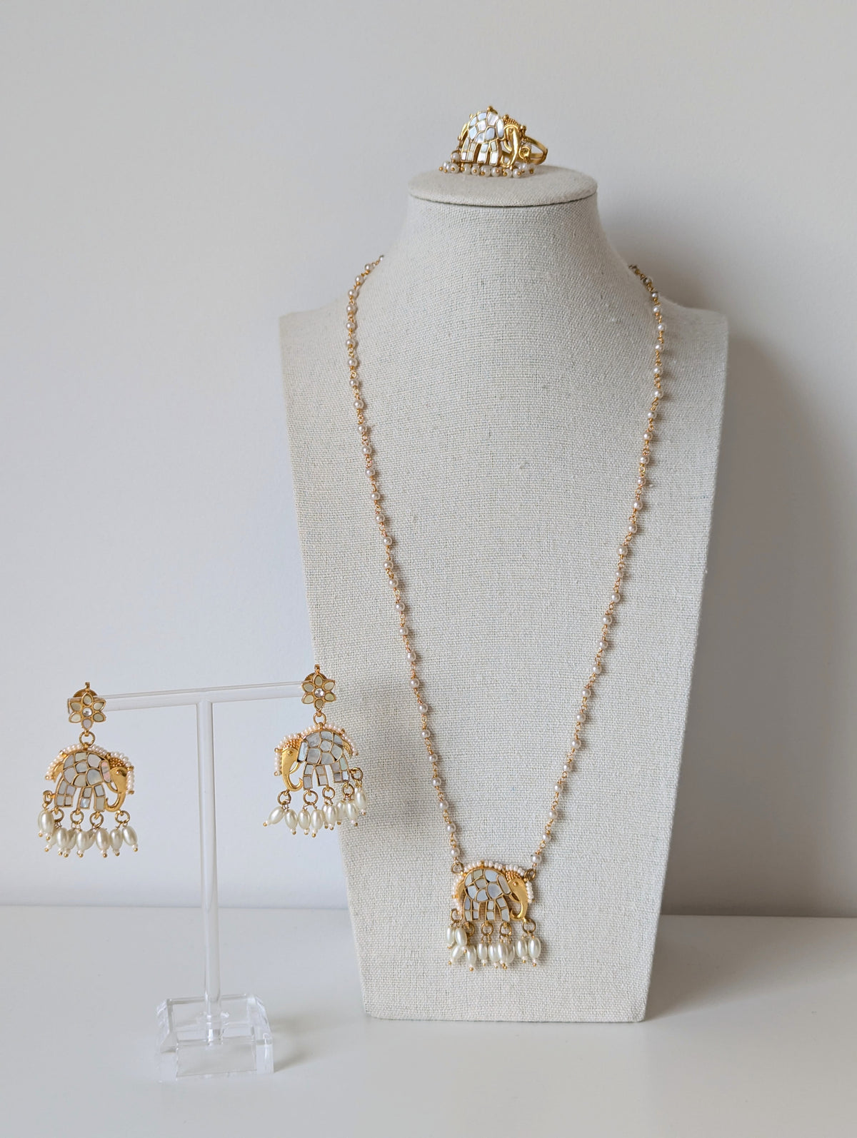 The Royal Ivory - Set (ring included)